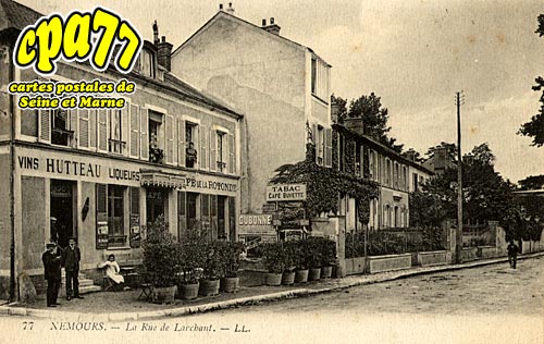 Nemours - La Rue de Larchant