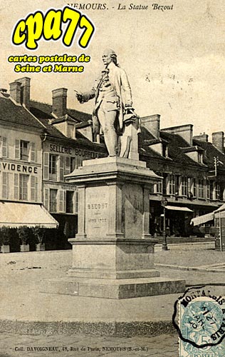 Nemours - La Statue Bezout