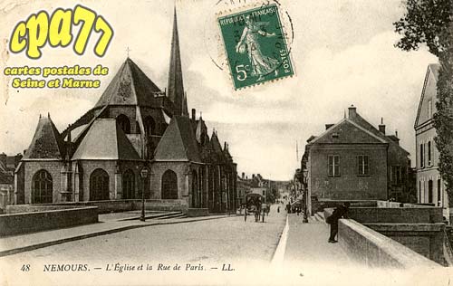Nemours - L'Eglise et la Rue de Paris