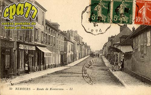 Nemours - Route de Montereau