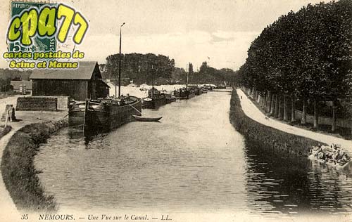 Nemours - Une Vue sur le Canal