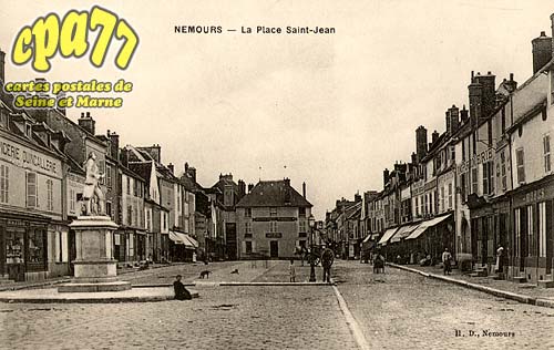 Nemours - La Place Saint-Jean