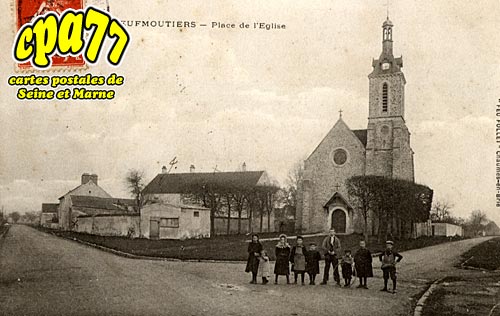 Neufmoutiers En Brie - Place de l'Eglise