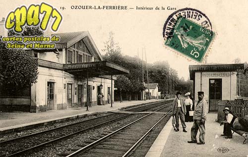 Ozoir La Ferrière - Intérieur de la Gare