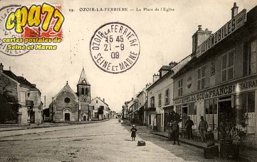 Ozoir La Ferrière - La Place de l'Eglise