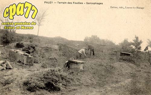 Paley - Terrain des Fouilles - Sarcophages