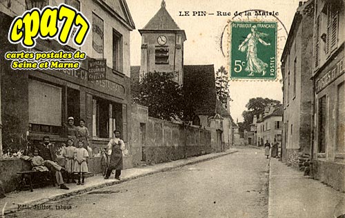 Le Pin - Rue de la Mairie