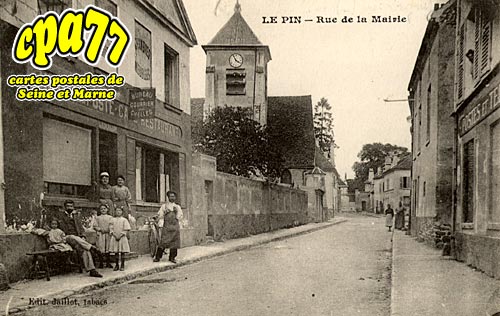 Le Pin - Rue de la Mairie