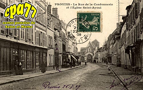 Provins - La Rue de la Cordonnerie et l'Eglise Saint-Ayoul