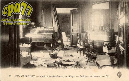 Puisieux - Champfleury - Après le bombardement, le pillage - Intérieur du bureau