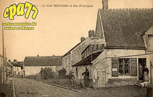 Quiers - Le Caf Boudard et Rue Principale