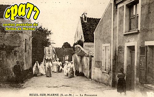 Reuil En Brie - La Procession