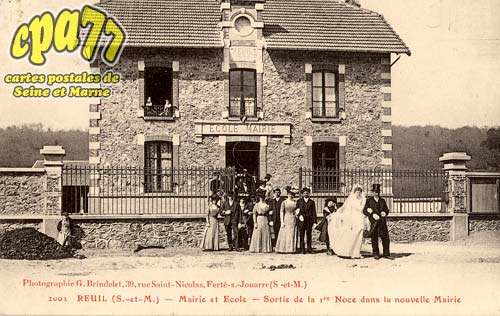 Reuil En Brie - Mairie et Ecole - Sortie de la 1re Noce dans la nouvelle Mairie