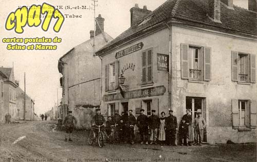Reuil En Brie - Place du Bureau de Tabac