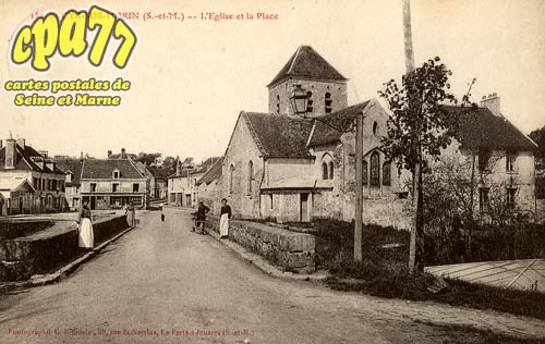 St Cyr Sur Morin - L'Eglise et le Place