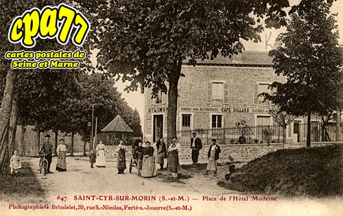 St Cyr Sur Morin - Place de l'Hôtel Moderne
