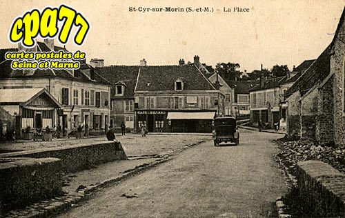 St Cyr Sur Morin - La Place