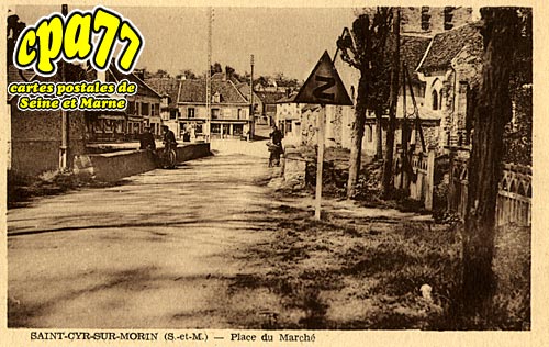 St Cyr Sur Morin - Place du Marché
