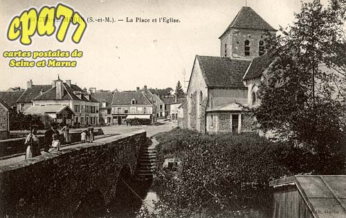St Cyr Sur Morin - La Place et l'Eglise
