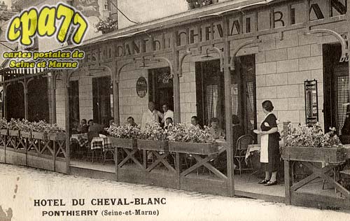 St Fargeau Ponthierry - Htel du Cheval-Blanc