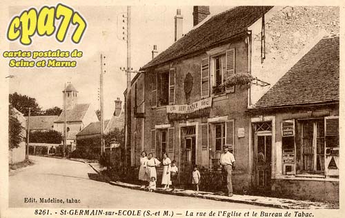St Germain Sur cole - La Rue de l'Eglise et le Bureau de Tabac