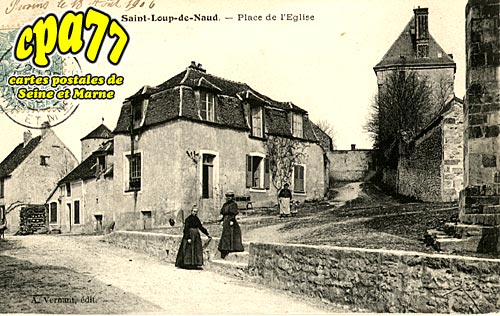 St Loup De Naud - Place de l'Eglise