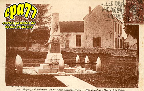 St Mars Vieux Maisons - St-Mars-en-Brie Monument aux Morts et la Mairie