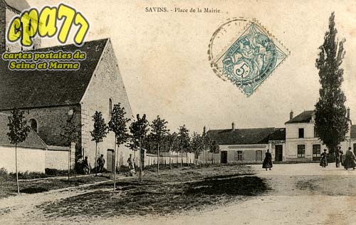 Savins - Place de la Mairie