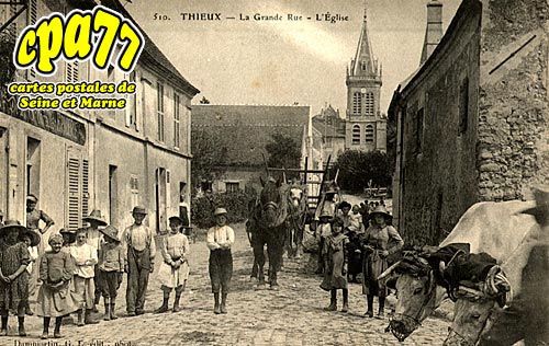 Thieux - La Grande Rue - L'Eglise