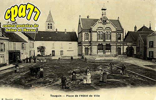 Touquin - Place de l'Htel de Ville