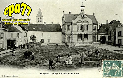 Touquin - Place de l'Htel de Ville