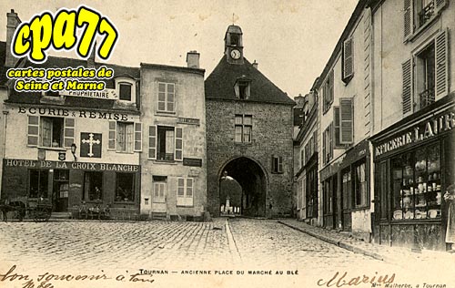 Tournan En Brie - Ancienne Place du marché au Blé
