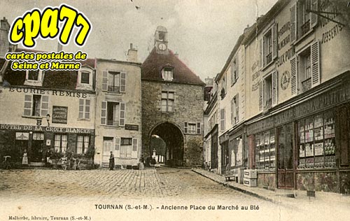 Tournan En Brie - Ancienne Place du Marché au Blé