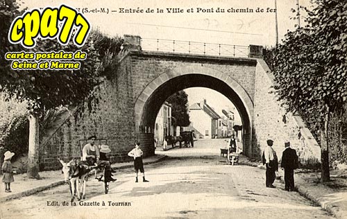 Tournan En Brie - Entrée de la Ville et Pont du Chemin de fer
