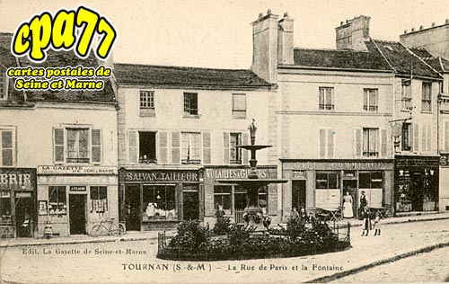 Tournan En Brie - La Rue de Paris et la Fontaine