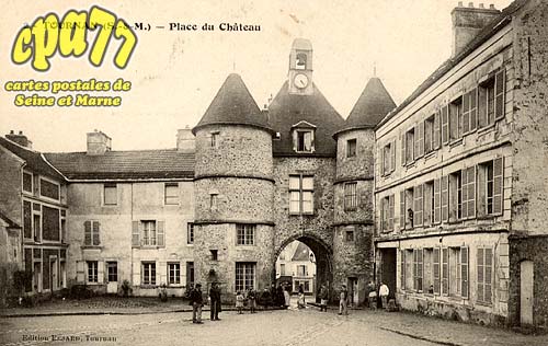 Tournan En Brie - Place du Château
