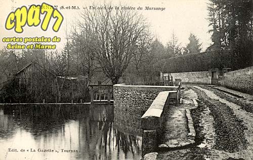 Tournan En Brie - Un coin de la rivière du Marsange