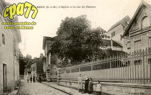 Trilbardou - L'Eglise et la rue du Chteau