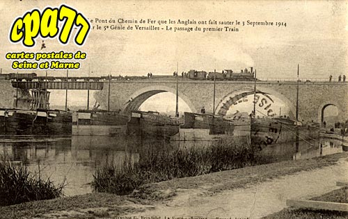 Trilport - Le Pont du Chemin de Fer que les Anglais ont fait sauter le 3 septembre 1914 rtabli par le 5e Gnie de Versailles - Le passage du premier Train