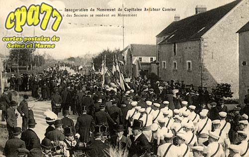 Vanvill - Inauguration du Monument du Capitaine Aviateur Camine - Dfil des Socits se rendant au Monument