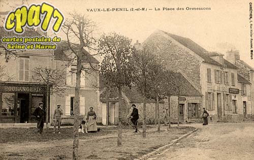 Vaux Le Pnil - La Place des Ormessons