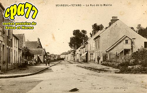 Verneuil L'tang - La Rue de la Mairie