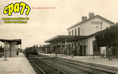 Verneuil L'tang - Vue intrieure de la Gare