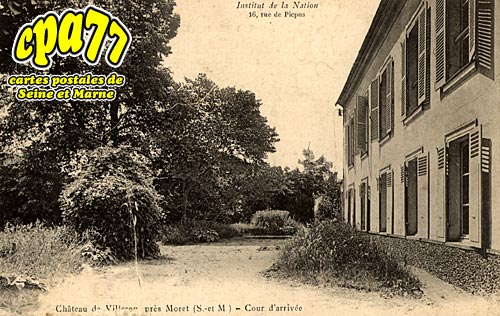 Villemer - Le Chteau - Cour d'arrive