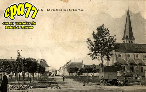 Villeneuve Le Comte - La Place et Rue de Tournan (en l'tat)