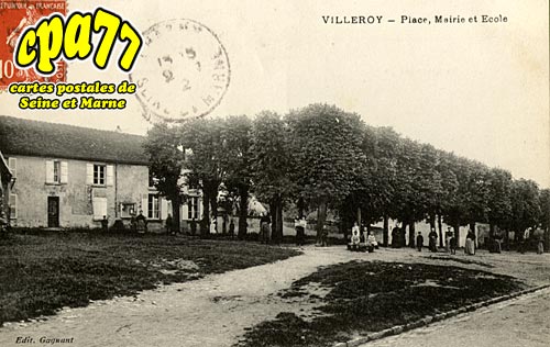 Villeroy - Place, Mairie et Ecole